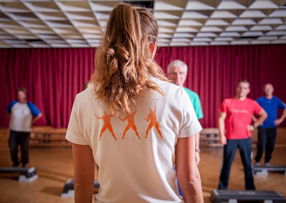 Gesundheitsexperte bei der Arbeit vor Ort im Unternehmen